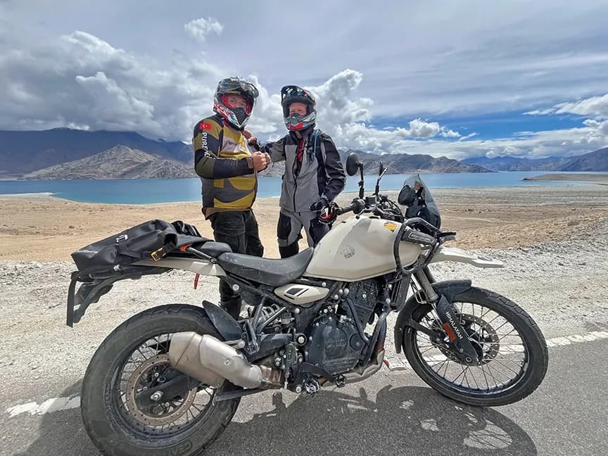 Royal Enfield Himalayan 450 de Lima Road, moto de aventura lista para viajes en moto por Perú