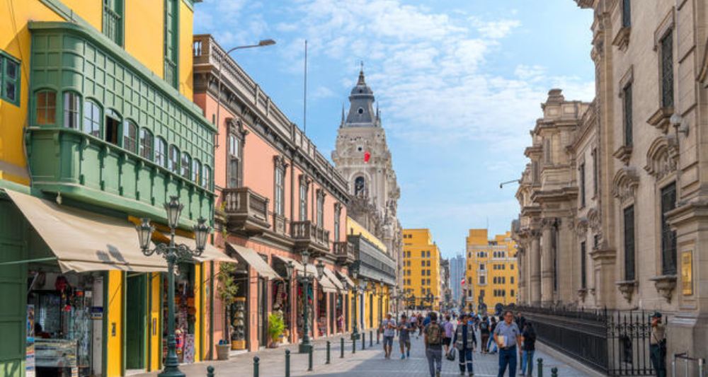 Subida al Centro Histórico (la hora ideal) — Lima Road